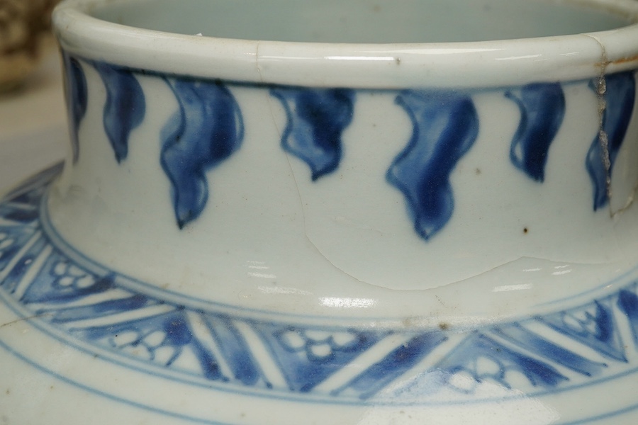 A Chinese blue and white ovoid vase and associated cover, Transitional, Shunzhi period (1644-1661)